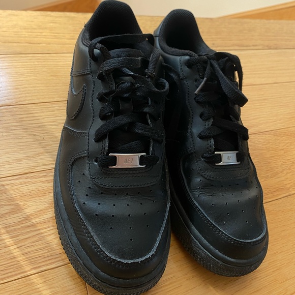 Black NIKE Air Forces - Picture 10 of 11